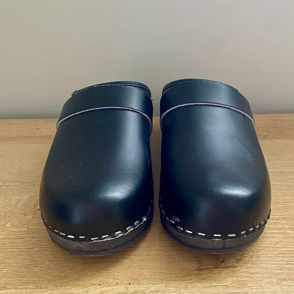 WORLD OF CLOGS BLACK SWEDISH CLOG 36 6 - Picture 1 of 5